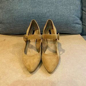 Tan Suede Tahari Block Heels. Size 8M